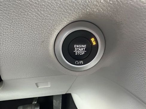 Used 2022 Chrysler Voyager LX image 26