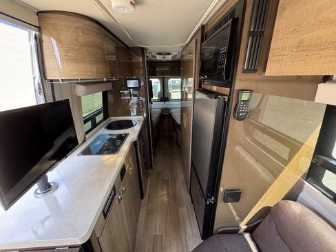 Used 2018 Mercedes-Benz Sprinter 3500 image 41