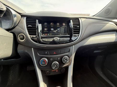 Used 2019 Chevrolet Trax LT w/ LT Convenience Package image 18