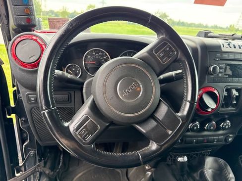 Used 2017 Jeep Wrangler Unlimited Rubicon AWD/4WD image 17