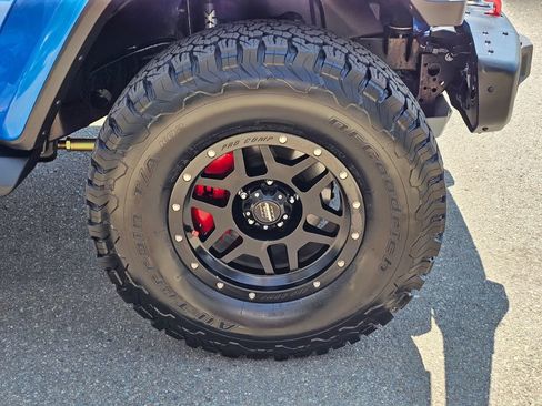 Used 2021 Jeep Wrangler Unlimited Sahara AWD/4WD image 9