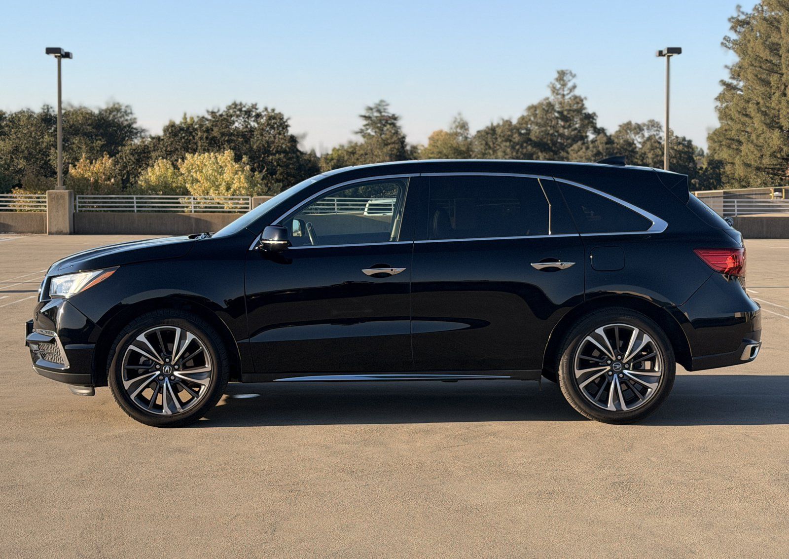 Used 2020 Acura MDX w/ Technology Package AWD/4WD image 2