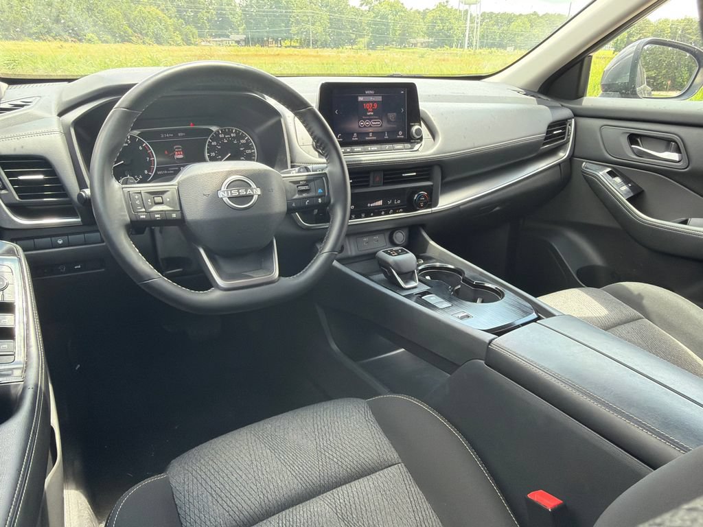 Used 2025 Nissan Rogue SV FWD image 22