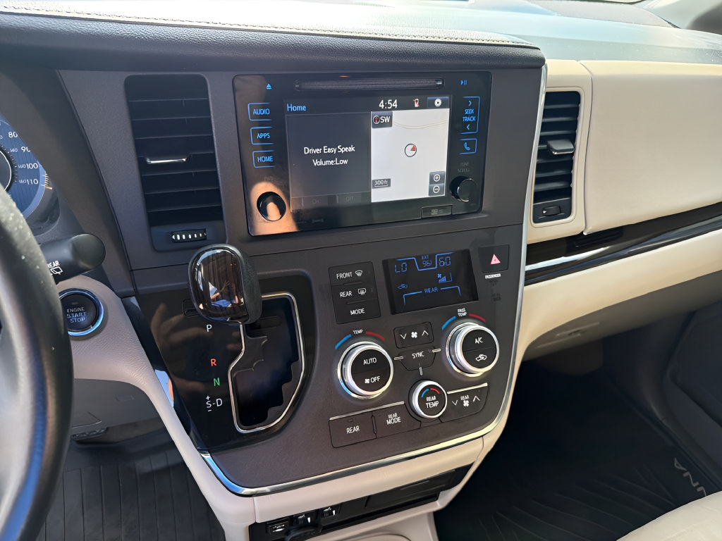 Used 2017 Toyota Sienna XLE w/ XLE Navigation Package FWD image 21