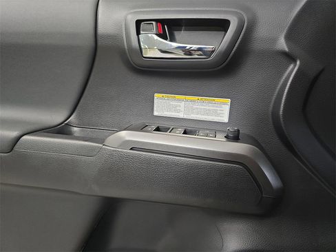 Used 2020 Toyota Tacoma TRD Off-Road image 29