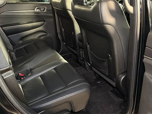 Used 2017 Jeep Grand Cherokee Limited image 13