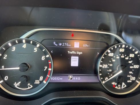 Used 2021 Nissan Titan SV w/ SV Convenience Package image 16