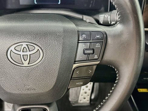Used 2025 Toyota Camry SE FWD image 20