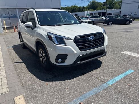 Used 2023 Subaru Forester Premium AWD/4WD image 2