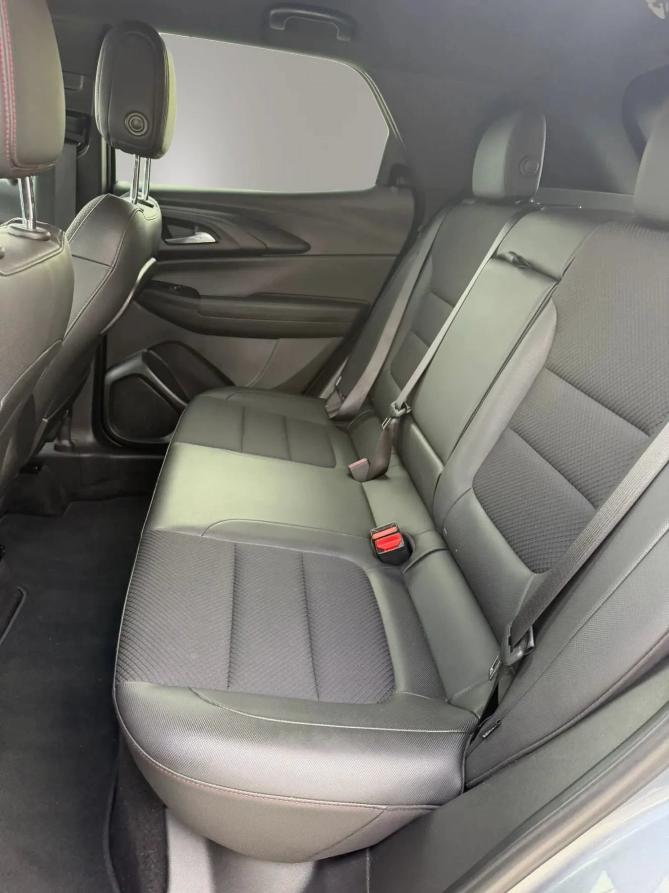 Used 2021 Chevrolet TrailBlazer RS w/ Technology Package FWD image 11
