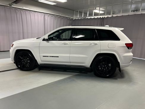 Used 2021 Jeep Grand Cherokee Laredo X image 4