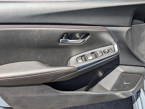 New 2025 Nissan Sentra SR w/ SR Premium Package FWD image 31