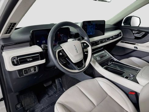 Used 2026 Lincoln Aviator 2WD image 9