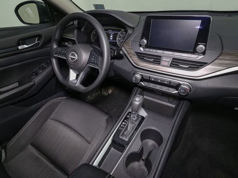 Used 2025 Nissan Altima 2.5 SV image 16