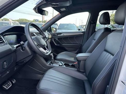 Used 2023 Volkswagen Tiguan SE R-Line image 10