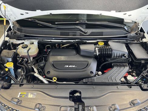 Used 2018 Chrysler Pacifica Touring-L w/ Tire & Wheel Group image 42