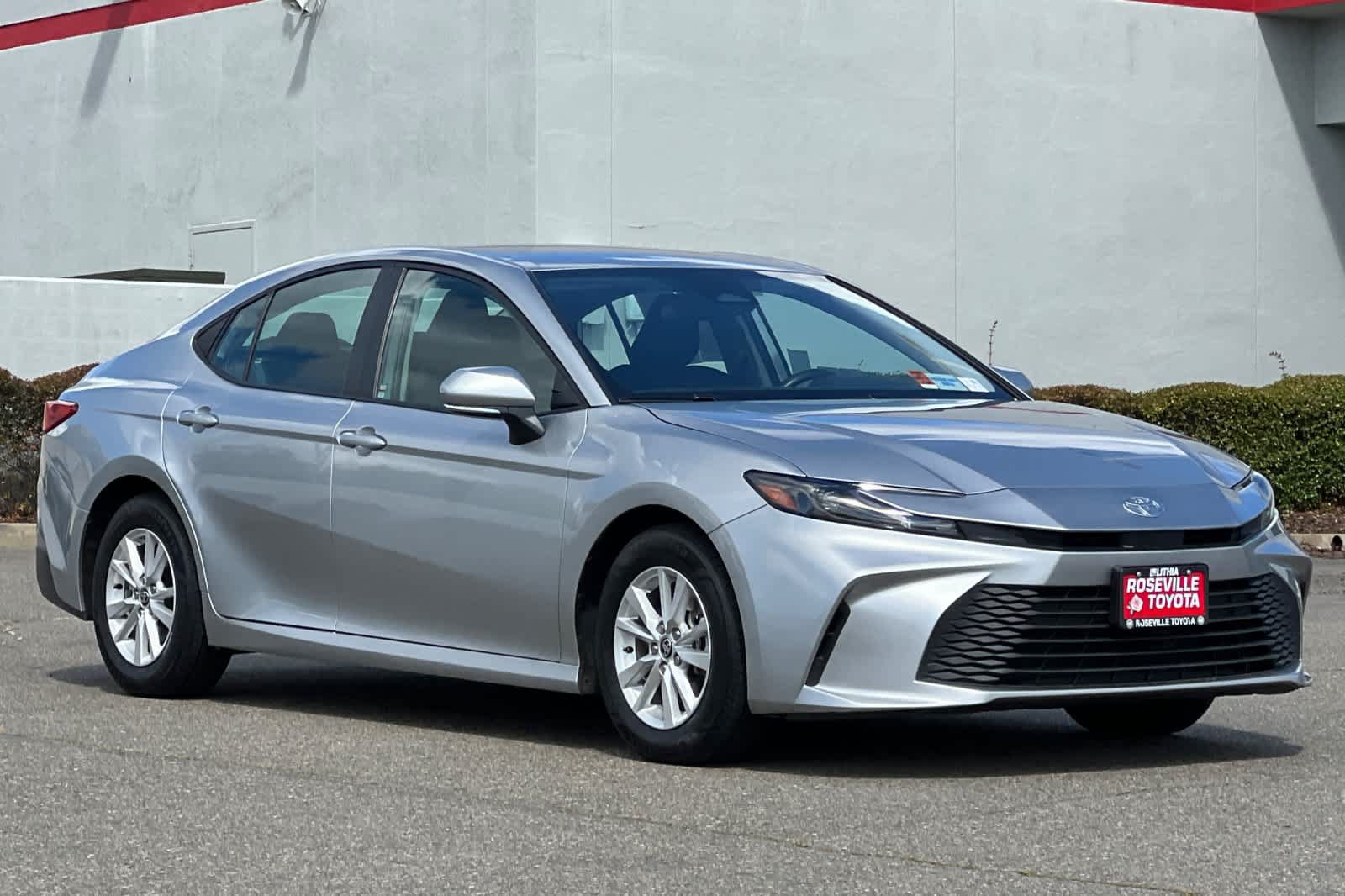 Used 2025 Toyota Camry LE FWD image 5