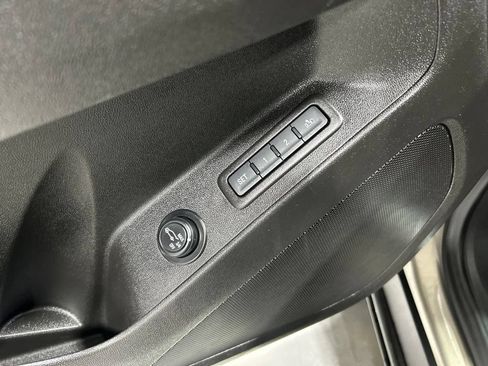 Used 2019 Chevrolet Equinox Premier FWD image 16