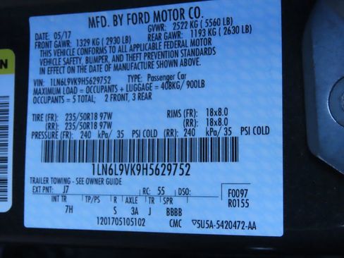 Used 2017 Lincoln Continental Premiere image 21