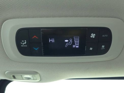 Used 2022 Chrysler Pacifica Limited FWD image 29