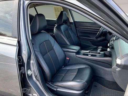 Used 2021 Nissan Altima 2.5 SR w/ SR Premium Package image 27