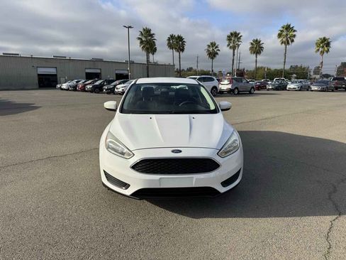 Used 2017 Ford Focus SE image 4