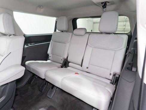 Used 2025 Ford Expedition Max Platinum w/ Platinum Ultimate Package AWD/4WD image 34