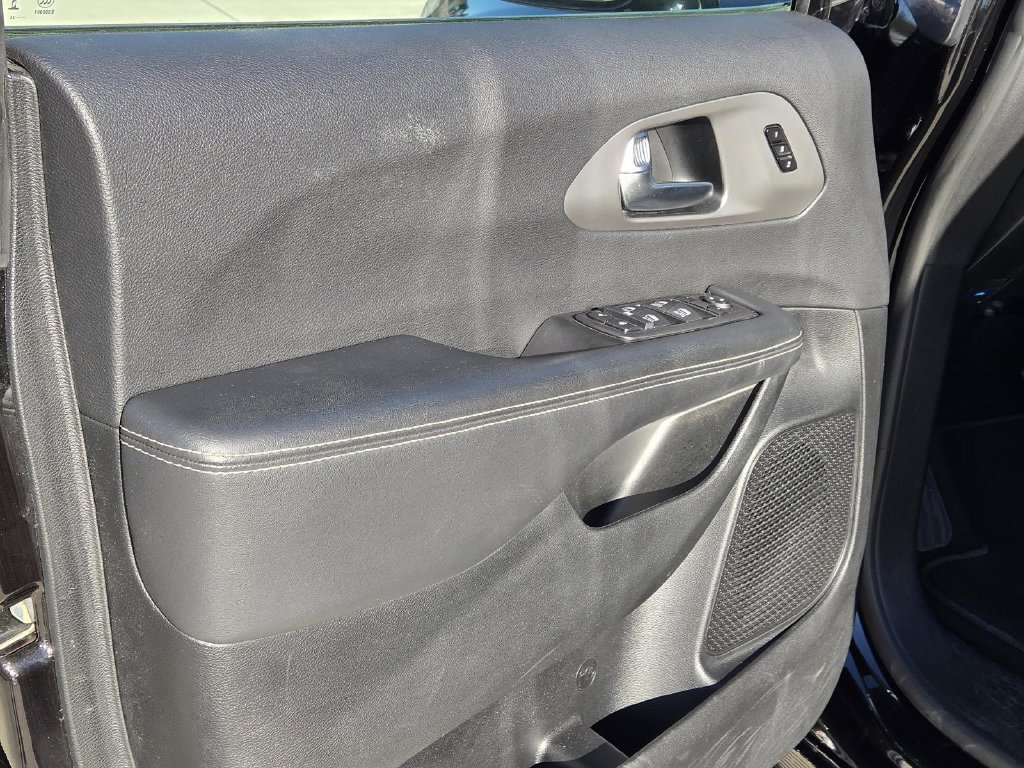 Used 2025 Chrysler Pacifica Select FWD image 10