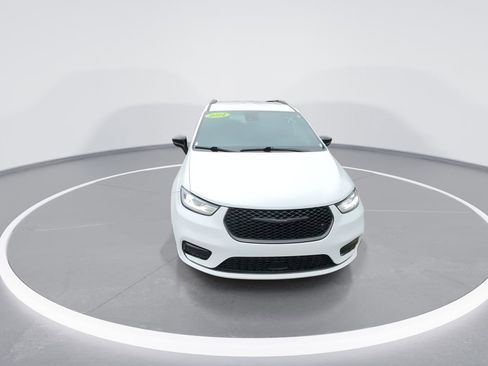 Used 2024 Chrysler Pacifica Touring-L w/ S Appearance Package image 3