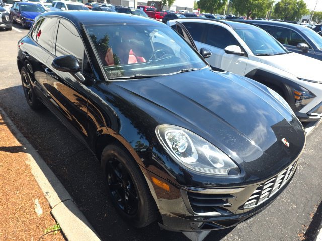 Used 2018 Porsche Macan AWD/4WD image 1