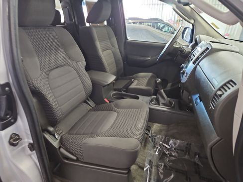 Used 2011 Nissan Frontier SV w/ SV Premium Utility Pkg image 9