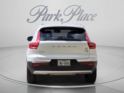 Certified 2023 Volvo XC40 B5 Plus w/ Climate Package AWD/4WD image 4