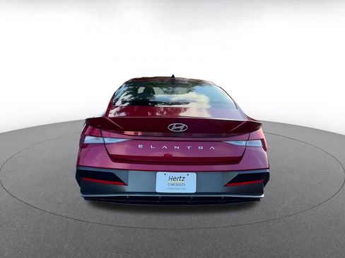 Used 2025 Hyundai Elantra SEL image 12