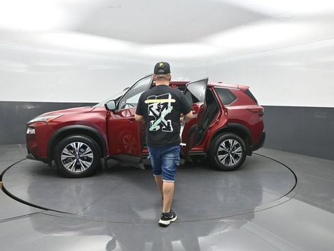 Used 2021 Nissan Rogue SV FWD image 35