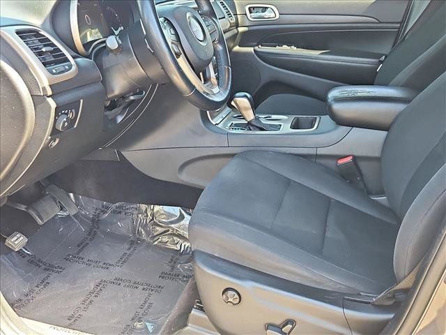 Used 2017 Jeep Grand Cherokee Laredo w/ Quick Order Package 2BE RWD image 21