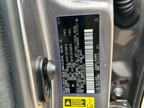 Used 2018 Toyota Highlander XLE image 17