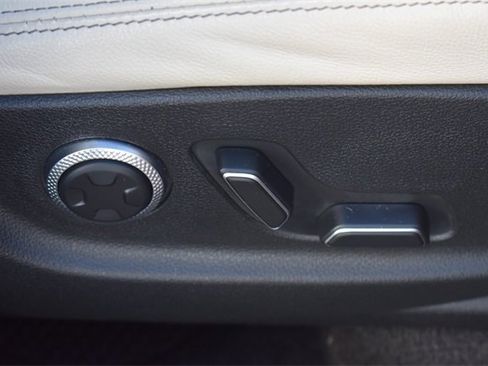 Used 2022 Genesis GV70 2.5T w/ Advanced Package image 12