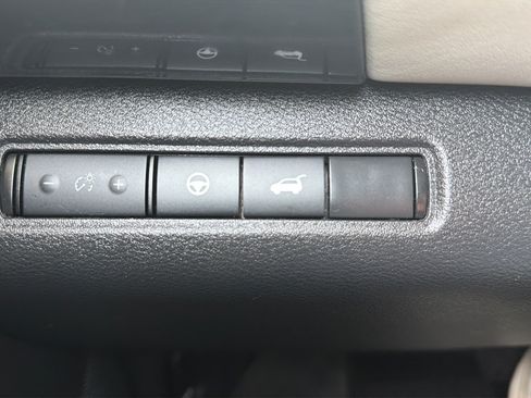 Used 2023 Nissan Pathfinder SL AWD/4WD image 21
