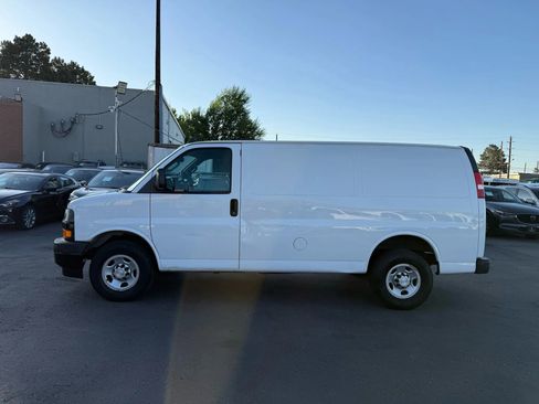 Used 2018 Chevrolet Express 2500 image 2