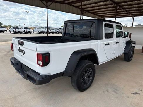 Used 2025 Jeep Gladiator Sport AWD/4WD image 8