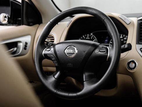 Used 2017 Nissan Pathfinder SL FWD image 18