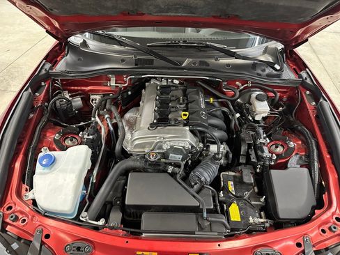 Used 2019 MAZDA MX-5 Miata RF Grand Touring RWD image 28