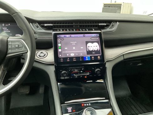 Used 2023 Jeep Grand Cherokee L Limited image 20