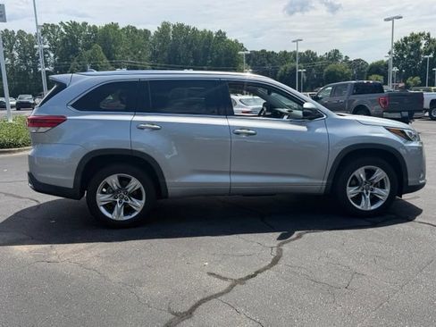 Used 2018 Toyota Highlander Limited FWD image 7