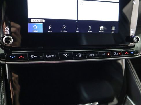 Used 2023 Jeep Wagoneer Series II AWD/4WD image 57