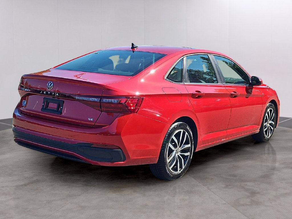 Certified 2026 Volkswagen Jetta SE FWD image 4