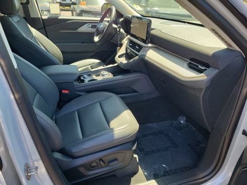 Used 2026 Ford Explorer Active w/ Active Comfort Package RWD image 16