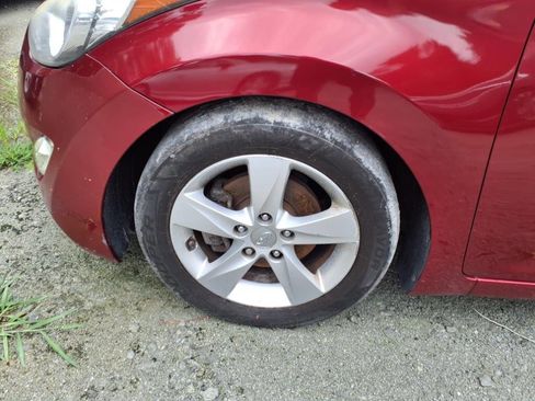 Used 2013 Hyundai Elantra GLS w/ Preferred Pkg image 4