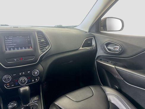 Used 2020 Jeep Cherokee Latitude Plus w/ Comfort/Convenience Group image 23