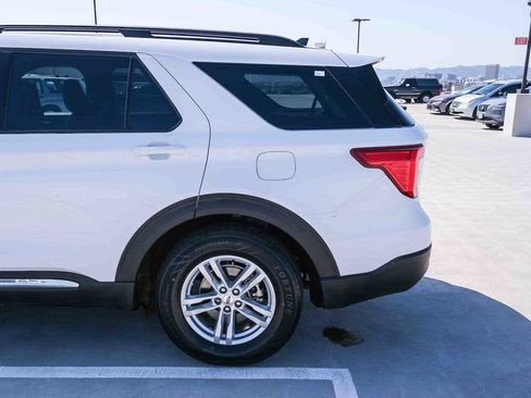 Used 2023 Ford Explorer XLT w/ Equipment Group 202A RWD image 8